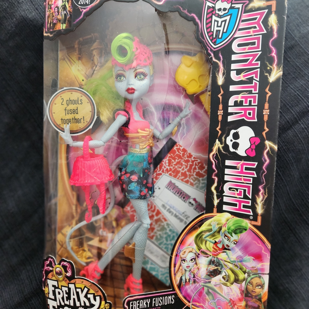 Monster High Lagoonafire Freaky Fusion Doll (2015) New In Box